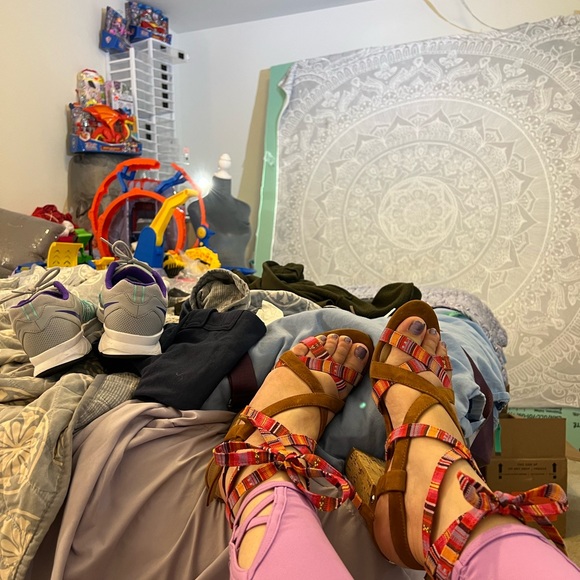 THE CUTEST GUESS CHUNKY HEELS TIE UP LACE BALLERINA SUMMER RIBBON TAN CORK 9 EUC - Picture 13 of 16